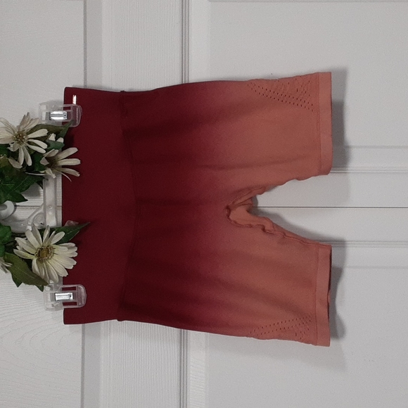 PINK Victoria's Secret Sport Ombre Shorts - Picture 5 of 12